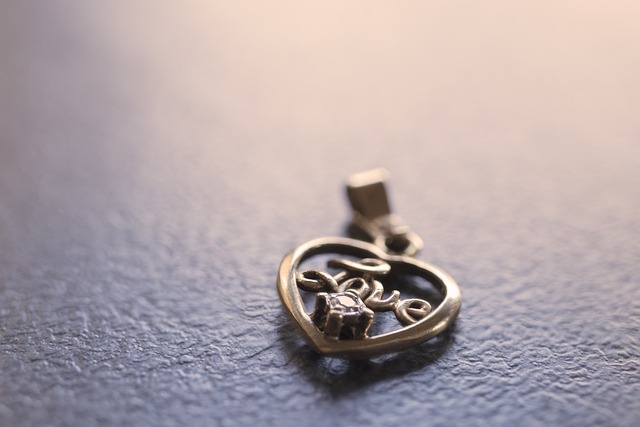 earring-4663177_640